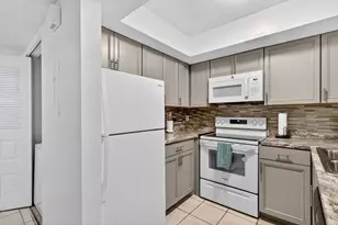1548 SE Royal Green Cir, Port Saint Lucie, FL 34952 - Photo 10