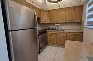144 Dorchester G, West Palm Beach, FL 33417 - Photo 2