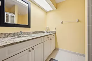 22 Lexington Ln W, Palm Beach Gardens, FL 33418 - Photo 16