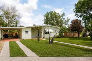103 SE Bonita Ct, Port Saint Lucie, FL 34983 - Photo 2