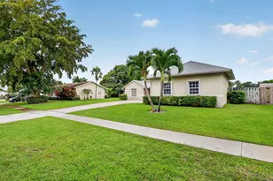 1163 Essex Dr, Wellington, FL 33414 - Photo 2