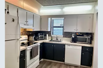 9235 SW 8th Street #507, Boca Raton, FL 33428 - Photo 4