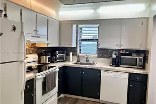 9235 SW 8th St, Boca Raton, FL 33428 - Photo 4