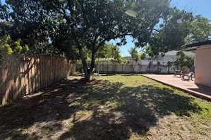 325 NW 135th St, North Miami, FL 33168 - Photo 18
