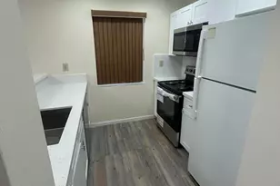 3252 Foxcroft Rd, Miramar, FL 33025 - Photo 8