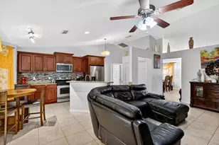 372 NW Hogan St, Port Saint Lucie, FL 34983 - Photo 4