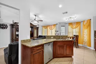 372 NW Hogan St, Port Saint Lucie, FL 34983 - Photo 10