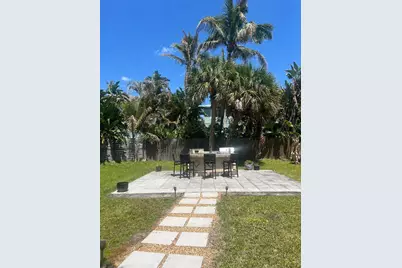 462 Granada Street #B, Fort Pierce, FL 34949 - Photo 2