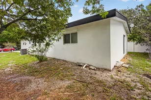 700 NW 17th Terrace, Pompano Beach, FL 33069 - Photo 4