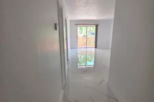 2441 NW 13th St, Miami, FL 33125 - Photo 4