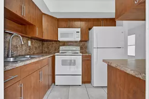 540 NE 58th St, Oakland Park, FL 33334 - Photo 8