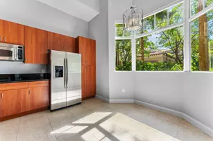 16102 Emerald Estates Dr, Weston, FL 33331 - Photo 4