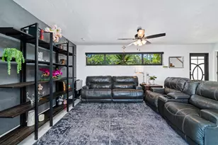 1351 NE 40th Pl, Oakland Park, FL 33334 - Photo 4