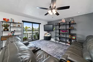 1351 NE 40th Pl, Oakland Park, FL 33334 - Photo 4