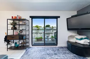 1351 NE 40th Pl, Oakland Park, FL 33334 - Photo 6