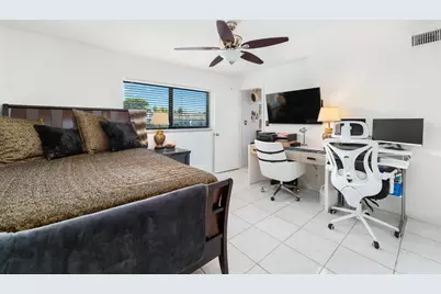 1351 NE 40th Place, Oakland Park, FL 33334 - Photo 14