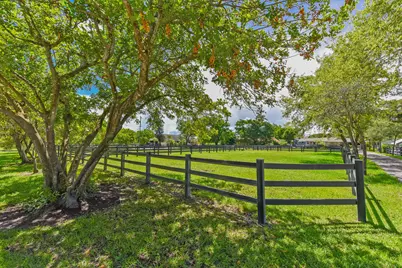 2040 Appaloosa Trail, Wellington, FL 33414 - Photo 32
