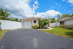 13400 NW 5th Ct, Plantation, FL 33325 - Photo 2