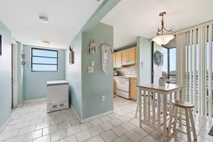 901 Colony Point Cir, Pembroke Pines, FL 33026 - Photo 4