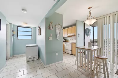 901 Colony Point Circle #523, Pembroke Pines, FL 33026 - Photo 4