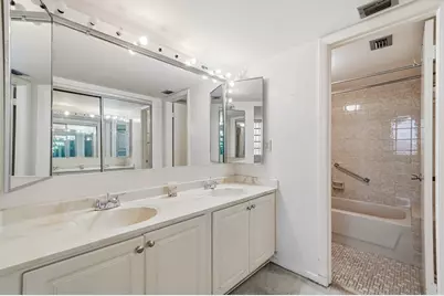 901 Colony Point Circle #523, Pembroke Pines, FL 33026 - Photo 22