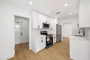 8410 NW 59th Pl, Tamarac, FL 33321 - Photo 12