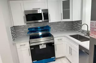 24 Abbey Ln, Delray Beach, FL 33446 - Photo 2