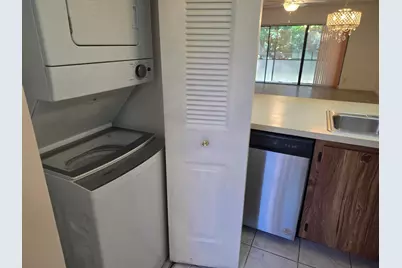 170 SE 7th Street SE #301, Deerfield Beach, FL 33441 - Photo 2