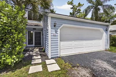 537 Goldenwood Way, Wellington, FL 33414 - Photo 4