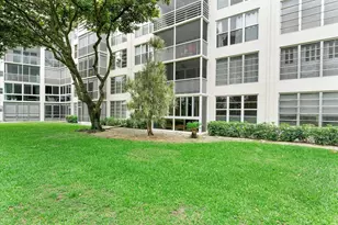 3900 Oaks Clubhouse Dr, Pompano Beach, FL 33069 - Photo 28