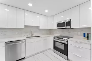 3900 Oaks Clubhouse Dr, Pompano Beach, FL 33069 - Photo 16