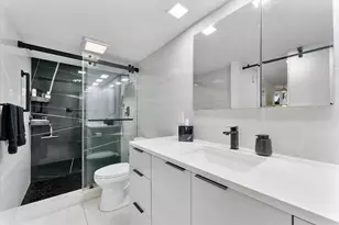 3900 Oaks Clubhouse Dr, Pompano Beach, FL 33069 - Photo 24