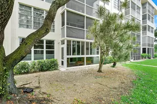 3900 Oaks Clubhouse Dr, Pompano Beach, FL 33069 - Photo 2