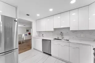 3900 Oaks Clubhouse Dr, Pompano Beach, FL 33069 - Photo 14