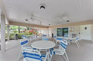 3900 Oaks Clubhouse Dr, Pompano Beach, FL 33069 - Photo 32