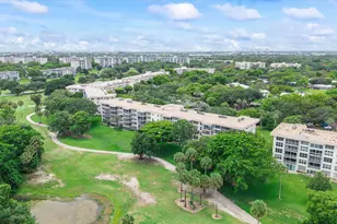 3900 Oaks Clubhouse Dr, Pompano Beach, FL 33069 - Photo 36