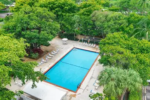 3900 Oaks Clubhouse Dr, Pompano Beach, FL 33069 - Photo 30