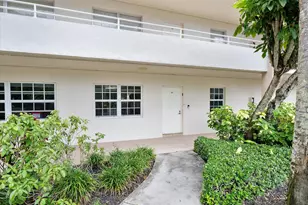 3900 Oaks Clubhouse Dr, Pompano Beach, FL 33069 - Photo 4