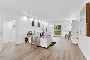 3900 Oaks Clubhouse Dr, Pompano Beach, FL 33069 - Photo 6