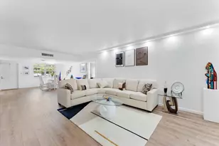 3900 Oaks Clubhouse Dr, Pompano Beach, FL 33069 - Photo 12