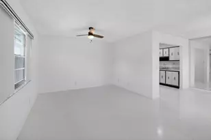 265 Burgundy, Delray Beach, FL 33484 - Photo 10