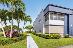 265 Burgundy, Delray Beach, FL 33484 - Photo 4
