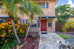 2124 NE 9th Ave, Wilton Manors, FL 33305 - Photo 1