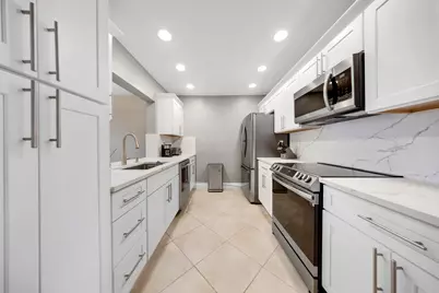 2124 NE 9th Avenue, Wilton Manors, FL 33305 - Photo 10