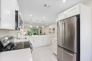 52 Stratford Ln W, Boynton Beach, FL 33436 - Photo 10