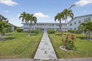 106 E Camden E, West Palm Beach, FL 33417 - Photo 2