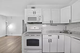 2741 NE 8th Ave, Wilton Manors, FL 33334 - Photo 8