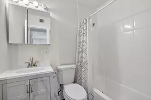 2741 NE 8th Ave, Wilton Manors, FL 33334 - Photo 12