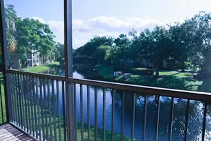 428 Lakeview Dr, Weston, FL 33326 - Photo 2