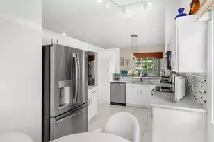 9829 Seacrest Cir, Boynton Beach, FL 33437 - Photo 10